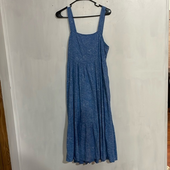 Beautiful floral dress, never worn - Picture 1 of 3